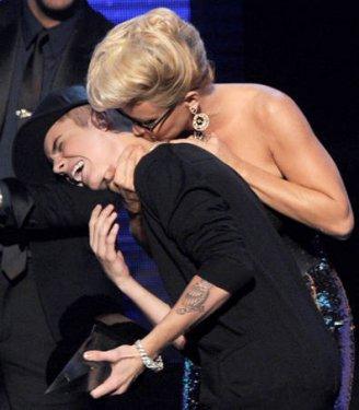 2012 Amerikan Müzik Ödülleri sahiplerini buldu