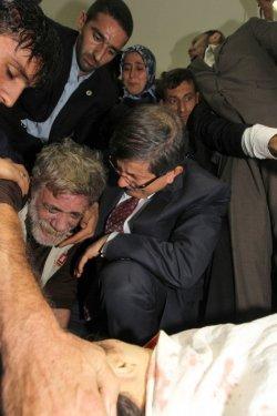 Ahmet Davutoğlu hüngür hüngür ağladı