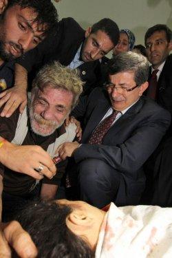 Ahmet Davutoğlu hüngür hüngür ağladı