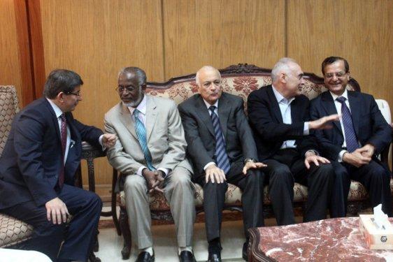 Davutoğlu Arap dışişleri bakanlarıyla Gazze'ye geçti