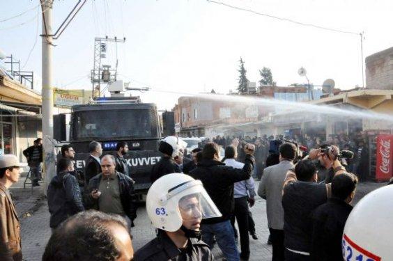 Esad'ın tankları Kürt şehri Kamışlı'ya yöneldi 
