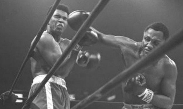 Muhammed Ali & Joe Frazier ile asrın boks maçı