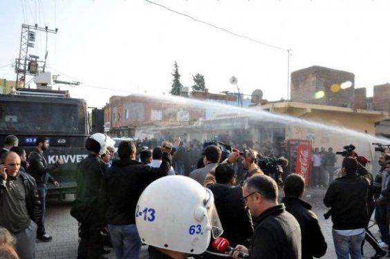 Esad'ın tankları Kürt şehri Kamışlı'ya yöneldi 
