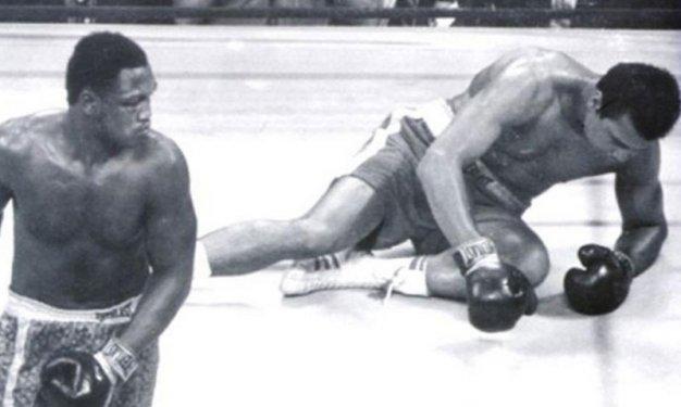 Muhammed Ali & Joe Frazier ile asrın boks maçı