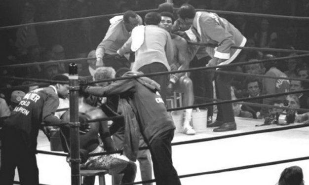 Muhammed Ali & Joe Frazier ile asrın boks maçı