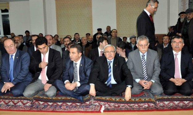 Bakan Yılmaz Muharrem Cemi'ne katıldı 