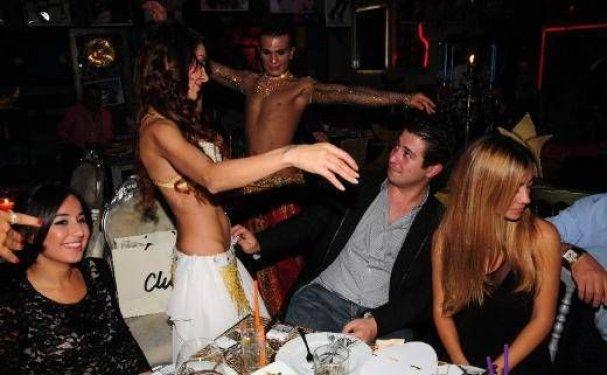 Ağaoğlu'nun oğluna süpriz doğum günü