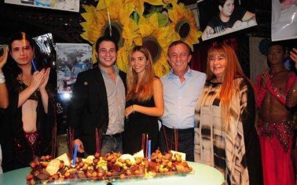 Ağaoğlu'nun oğluna süpriz doğum günü