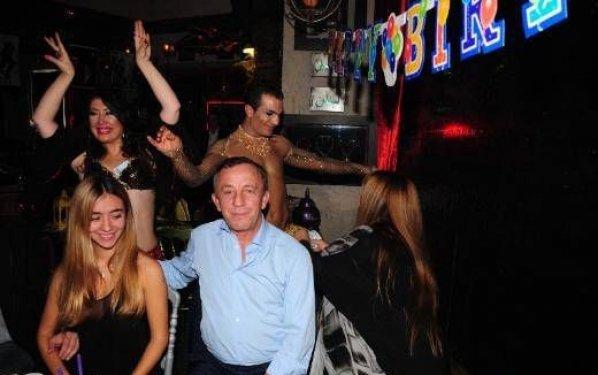 Ağaoğlu'nun oğluna süpriz doğum günü