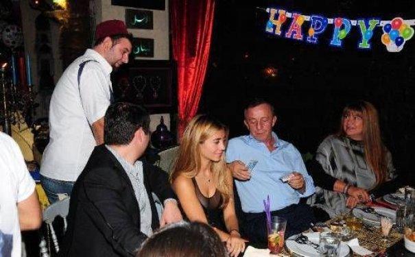 Ağaoğlu'nun oğluna süpriz doğum günü