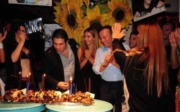 Ağaoğlu'nun oğluna süpriz doğum günü