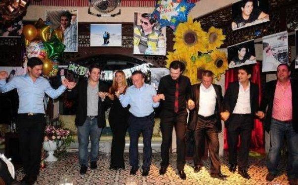 Ağaoğlu'nun oğluna süpriz doğum günü