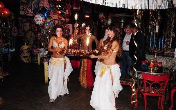 Ağaoğlu'nun oğluna süpriz doğum günü