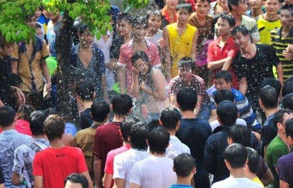 Çin'de yapılan festivalde taciz skandalı
