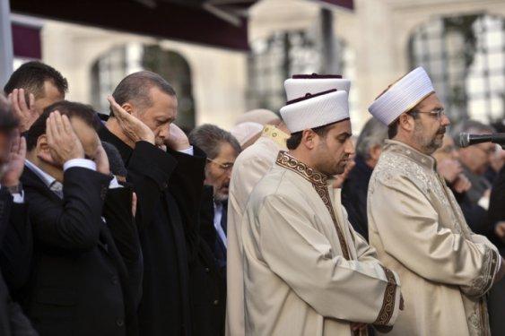 Erdoğan Said Nursi'nin talebesini uğurladı