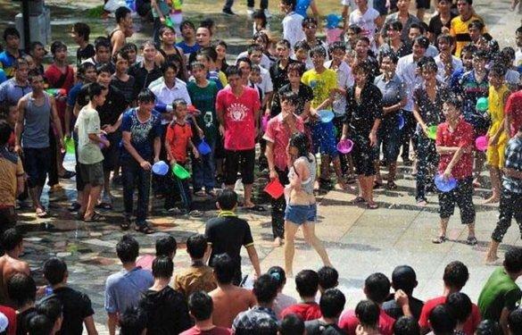 Çin'de yapılan festivalde taciz skandalı