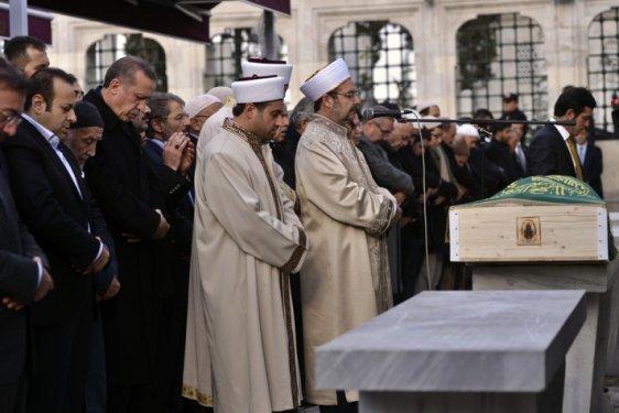 Erdoğan Said Nursi'nin talebesini uğurladı