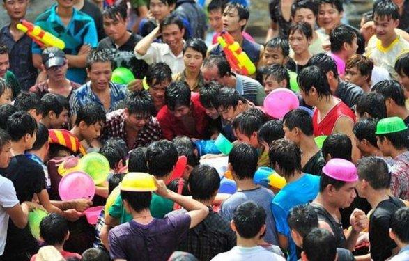Çin'de yapılan festivalde taciz skandalı