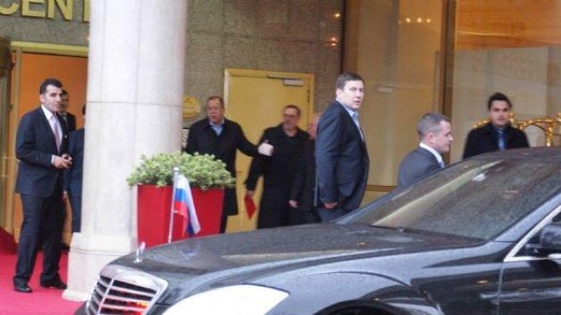 Lavrov kırık bilekle Türkiye'den ayrıldı