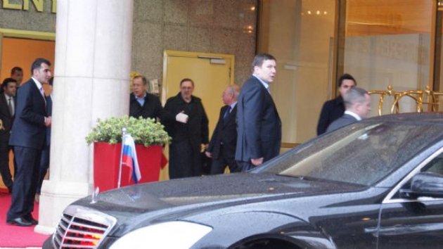 Lavrov kırık bilekle Türkiye'den ayrıldı