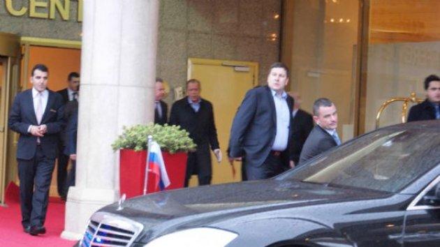 Lavrov kırık bilekle Türkiye'den ayrıldı