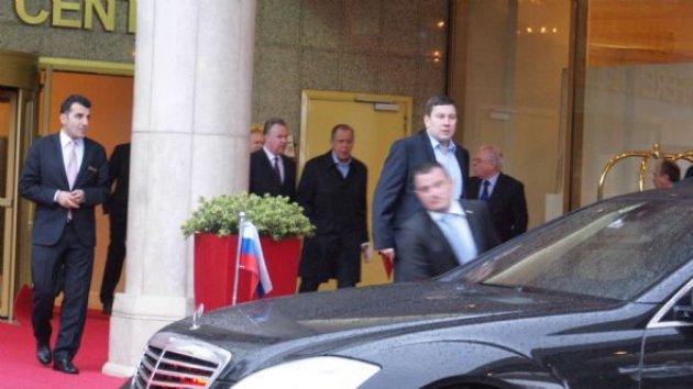 Lavrov kırık bilekle Türkiye'den ayrıldı