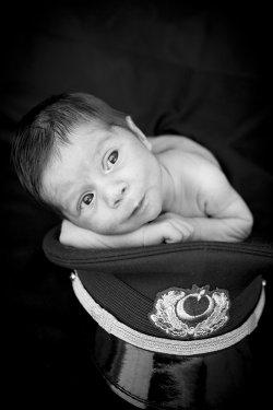 Pozlarıyla modellere taş çıkardılar