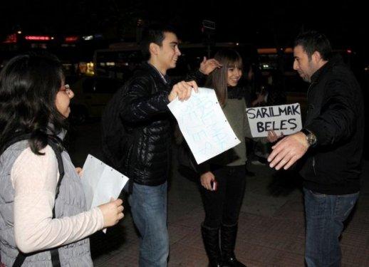 Adana'da sarılmak beleş