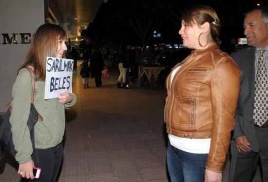 Adana'da sarılmak beleş