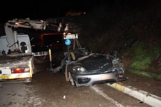Bursa'da Ferrari ile ölüme uçtu