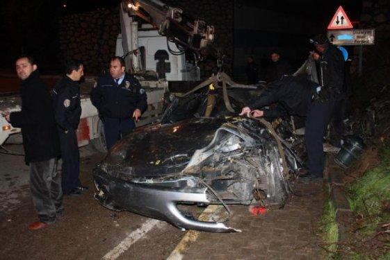 Bursa'da Ferrari ile ölüme uçtu