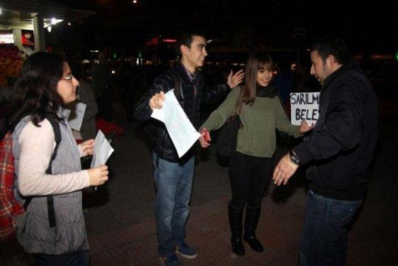 Adana'da sarılmak beleş