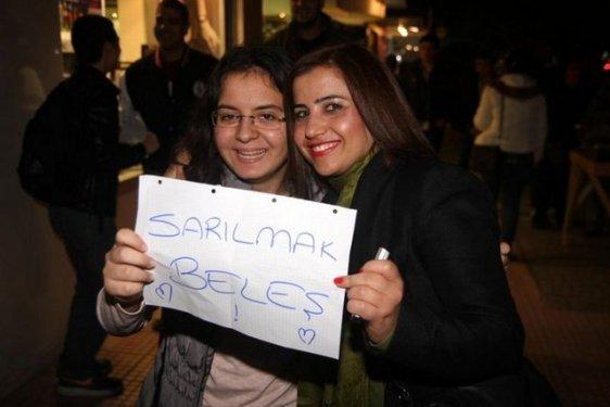 Adana'da sarılmak beleş