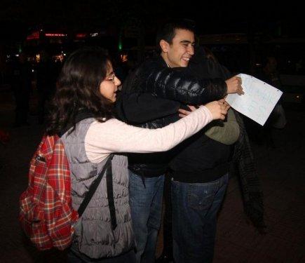 Adana'da sarılmak beleş