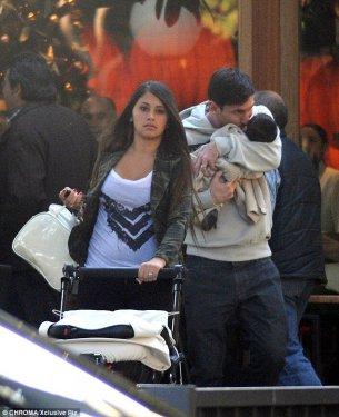 Messi Thiago'yu öpmeye doyamadı