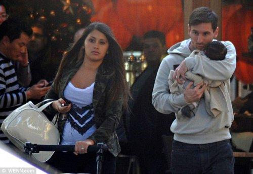 Messi Thiago'yu öpmeye doyamadı