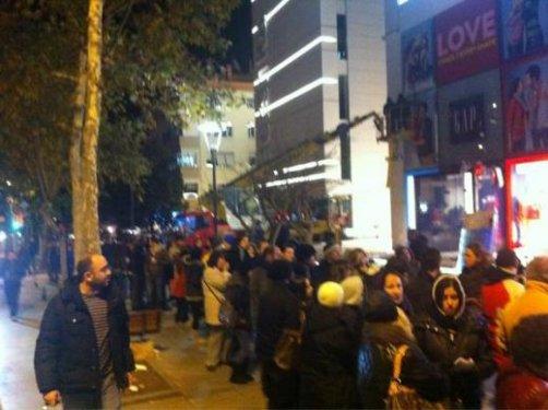 Bağdat Caddesi'nde iPhone 5 kuyruğu