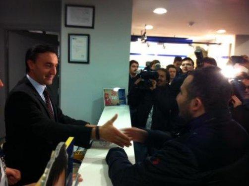 Bağdat Caddesi'nde iPhone 5 kuyruğu