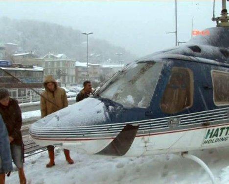 Sarıyer'de helikopter kaldırıma zorunlu iniş yaptı