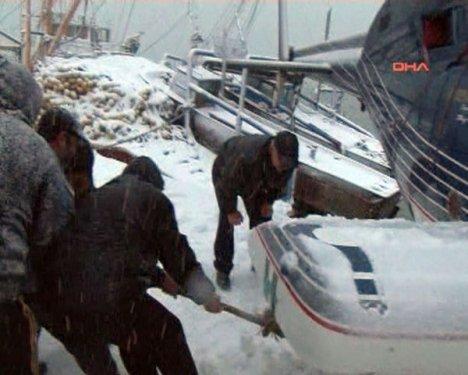 Sarıyer'de helikopter kaldırıma zorunlu iniş yaptı