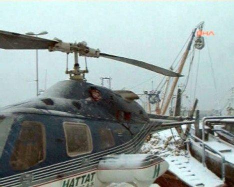 Sarıyer'de helikopter kaldırıma zorunlu iniş yaptı