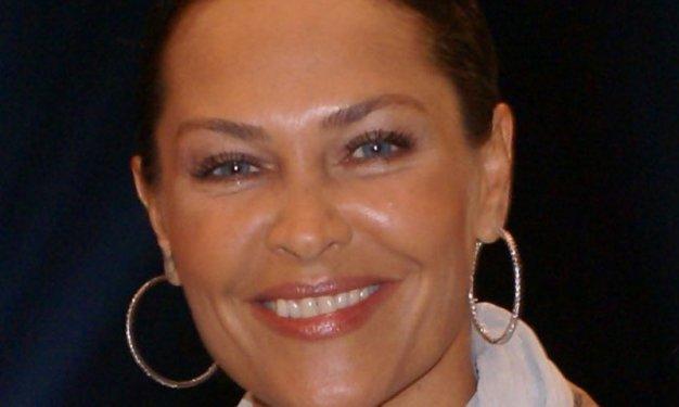 En güzel gülen ünlüler