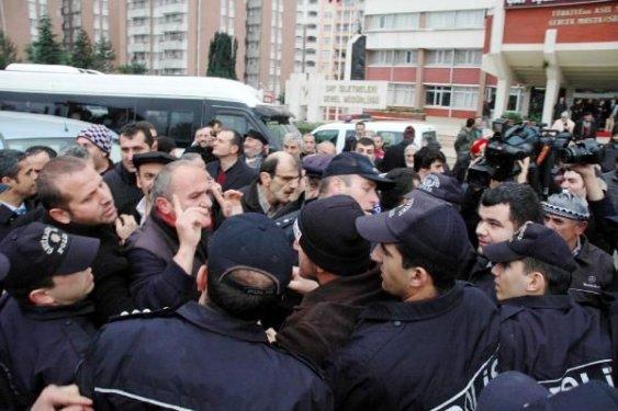Rize'deki çay fabrikasının kapatılmasına protesto 