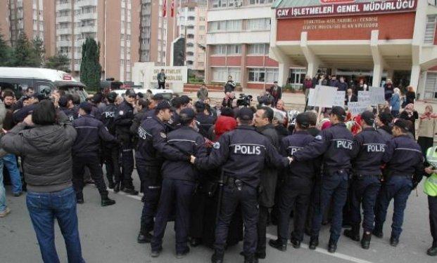 Rize'deki çay fabrikasının kapatılmasına protesto 