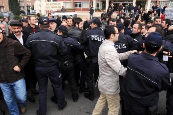 Rize'deki çay fabrikasının kapatılmasına protesto 
