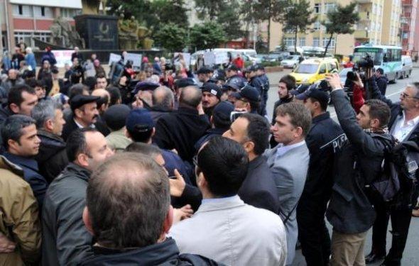 Rize'deki çay fabrikasının kapatılmasına protesto 