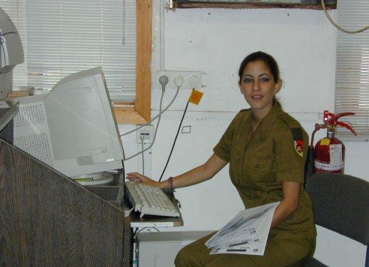 İsrail'in kadın askerleri