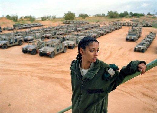 İsrail'in kadın askerleri