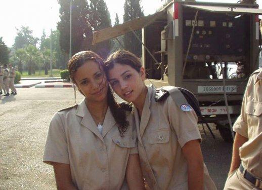 İsrail'in kadın askerleri