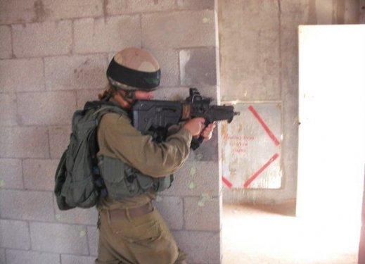 İsrail'in kadın askerleri